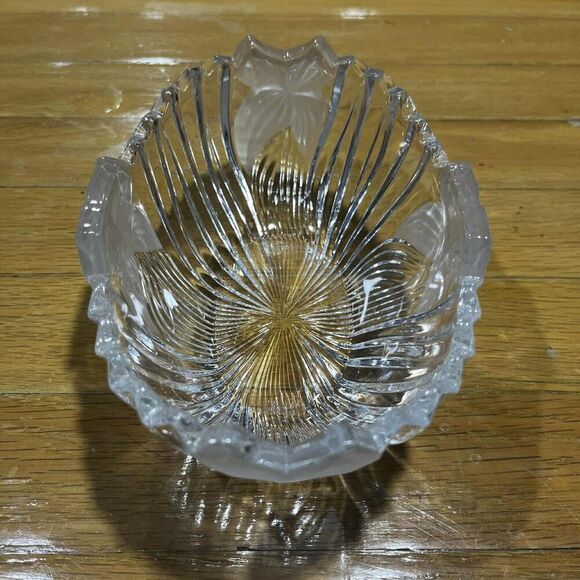 Vintage Mikasa oval shaped clear crystal glass candy bowl with satin bows 5"x7" - Picture 4 of 5